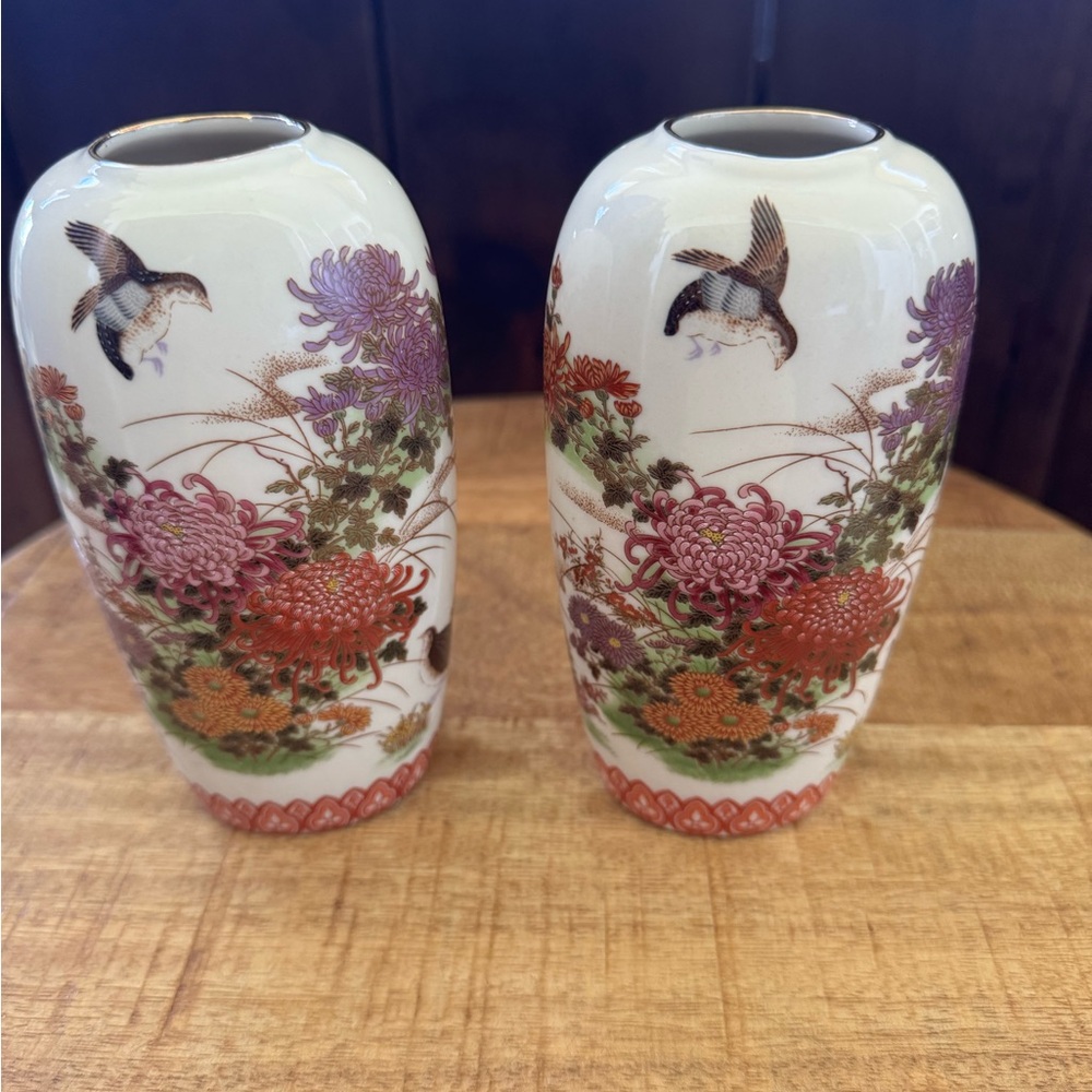 Vintage Shibata Japan Porcelain
Vase 5.5" Tall Floral
Chrysanthemums with Birds